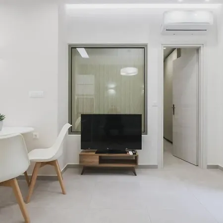 Peris 1 - Near Old Town With Parking 干尼亞